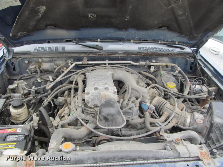 image for item J2586 2002 Nissan Exterra SE SUV