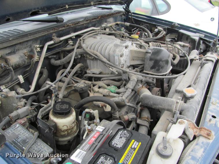 image for item J2586 2002 Nissan Exterra SE SUV