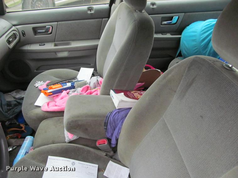 image for item J2587 2002 Ford Taurus SES