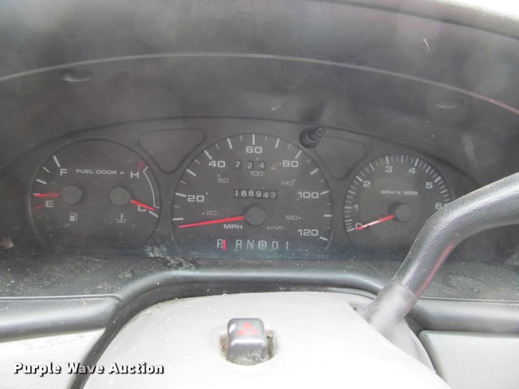 image for item J2587 2002 Ford Taurus SES