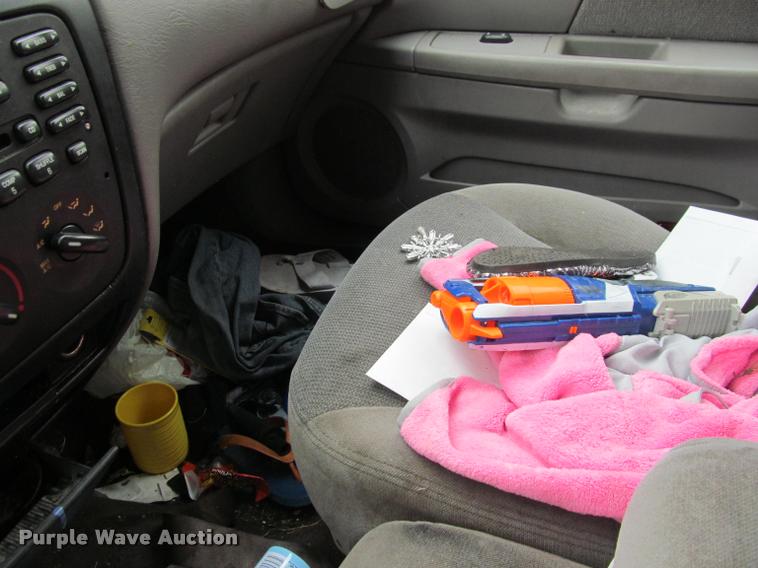 image for item J2587 2002 Ford Taurus SES