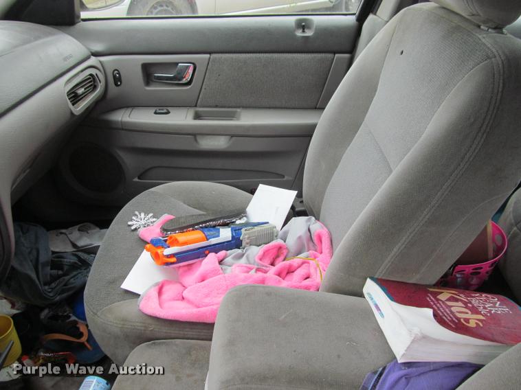 image for item J2587 2002 Ford Taurus SES