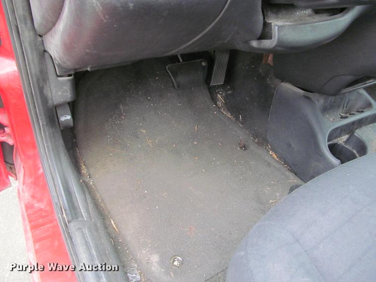 image for item J2588 2003 Dodge Neon