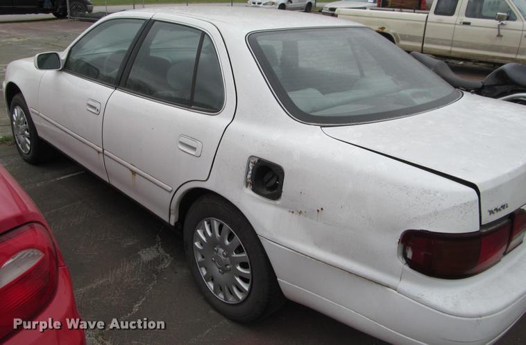image for item J2589 1995 Toyota Camry