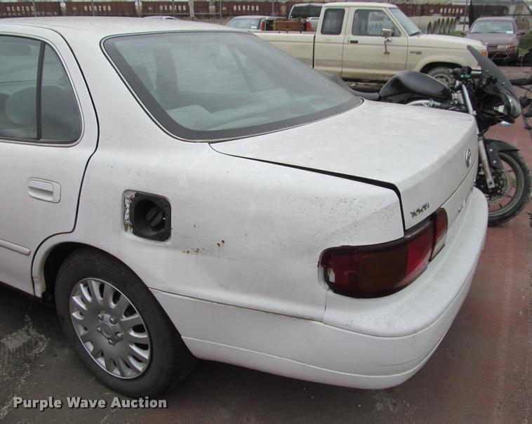 image for item J2589 1995 Toyota Camry