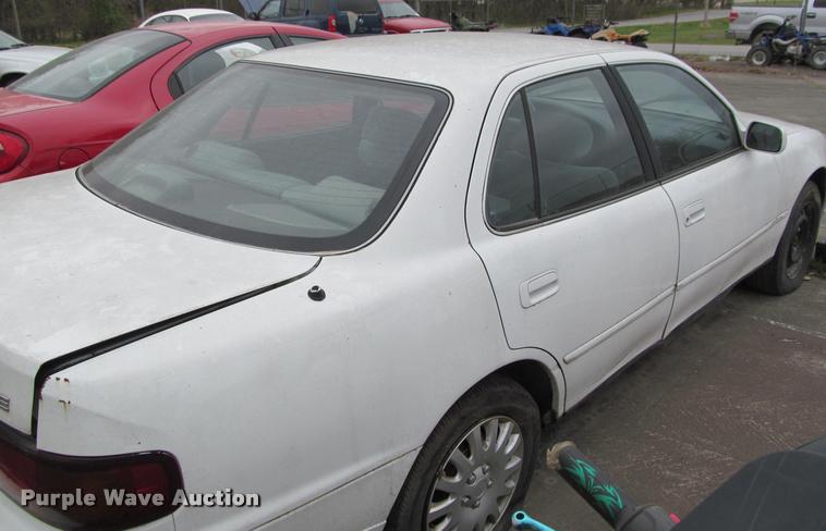 image for item J2589 1995 Toyota Camry