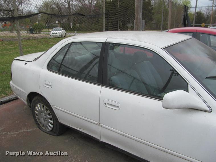 image for item J2589 1995 Toyota Camry