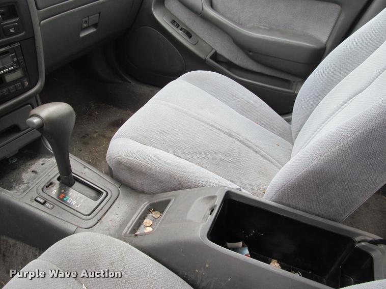 image for item J2589 1995 Toyota Camry