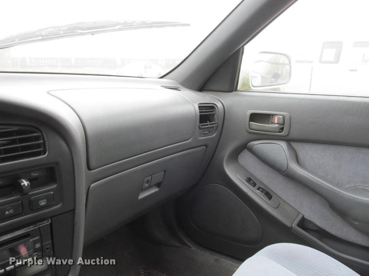 image for item J2589 1995 Toyota Camry