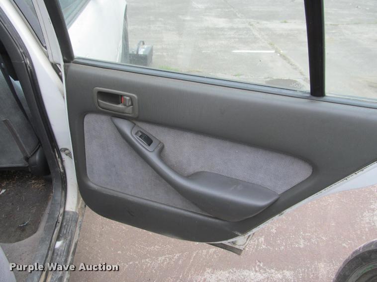 image for item J2589 1995 Toyota Camry