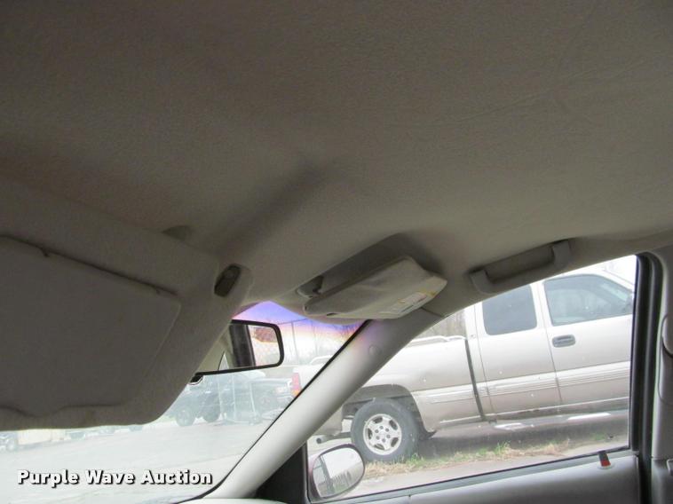 image for item J2590 2002 Saturn LS