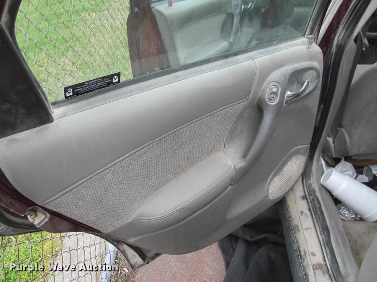 image for item J2590 2002 Saturn LS