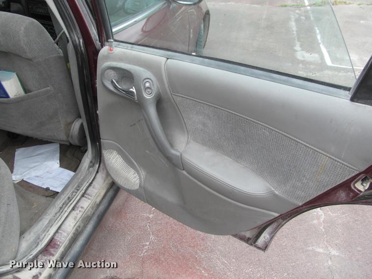 image for item J2590 2002 Saturn LS