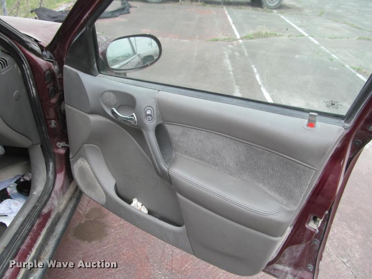 image for item J2590 2002 Saturn LS