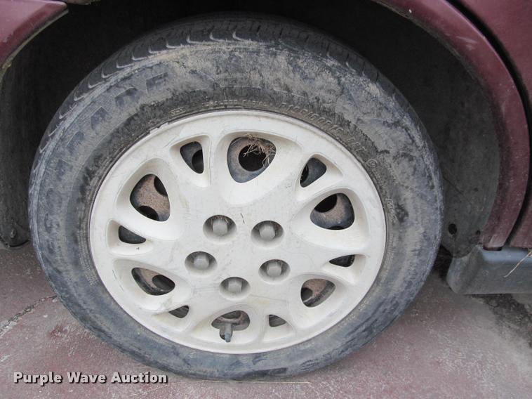 image for item J2590 2002 Saturn LS