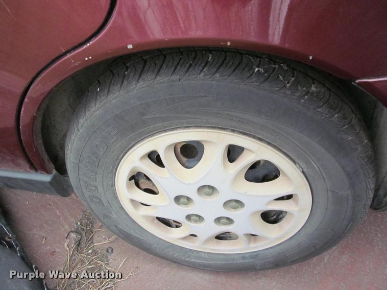 image for item J2590 2002 Saturn LS