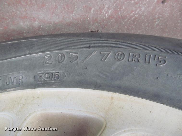 image for item J2590 2002 Saturn LS