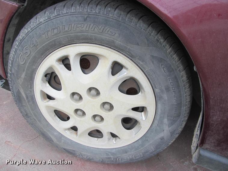 image for item J2590 2002 Saturn LS