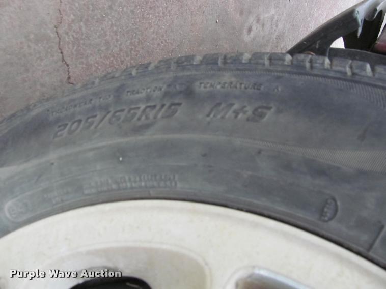 image for item J2590 2002 Saturn LS