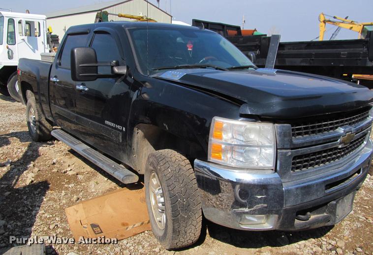 image for item J2595 2008 Chevrolet Silverado 2500HD Z71 Crew Cab pickup truck