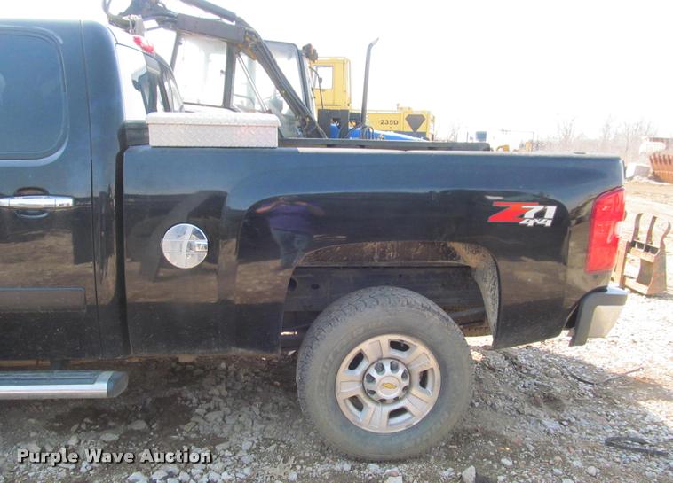 image for item J2595 2008 Chevrolet Silverado 2500HD Z71 Crew Cab pickup truck