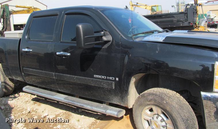 image for item J2595 2008 Chevrolet Silverado 2500HD Z71 Crew Cab pickup truck