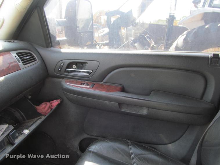 image for item J2595 2008 Chevrolet Silverado 2500HD Z71 Crew Cab pickup truck