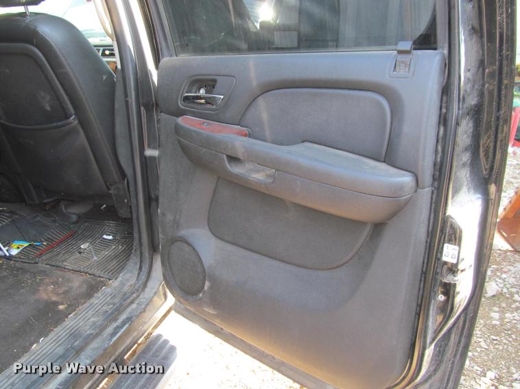 image for item J2595 2008 Chevrolet Silverado 2500HD Z71 Crew Cab pickup truck