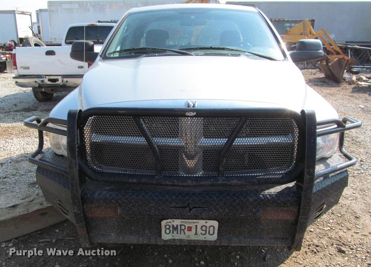 image for item J2597 2005 Dodge Ram 2500 Quad Cab flatbed pickup truck