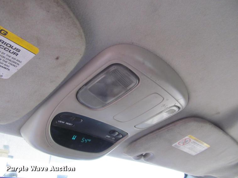 image for item J2597 2005 Dodge Ram 2500 Quad Cab flatbed pickup truck