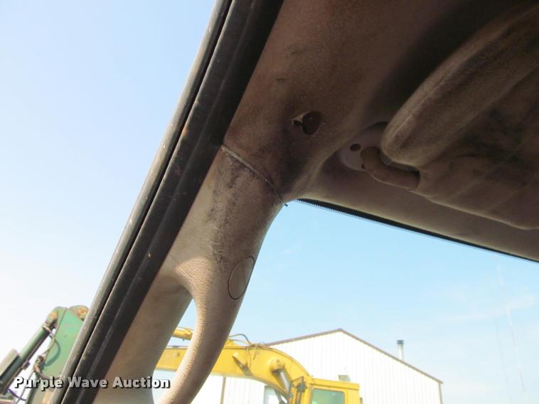 image for item J2597 2005 Dodge Ram 2500 Quad Cab flatbed pickup truck