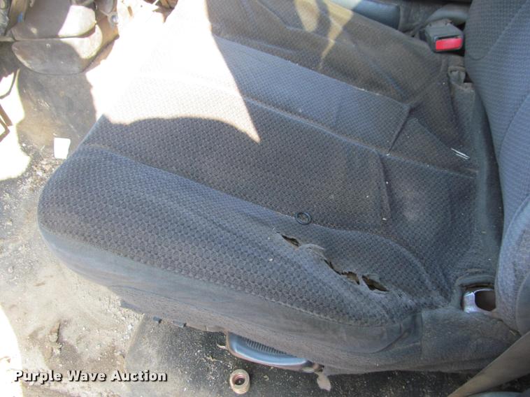 image for item J2597 2005 Dodge Ram 2500 Quad Cab flatbed pickup truck