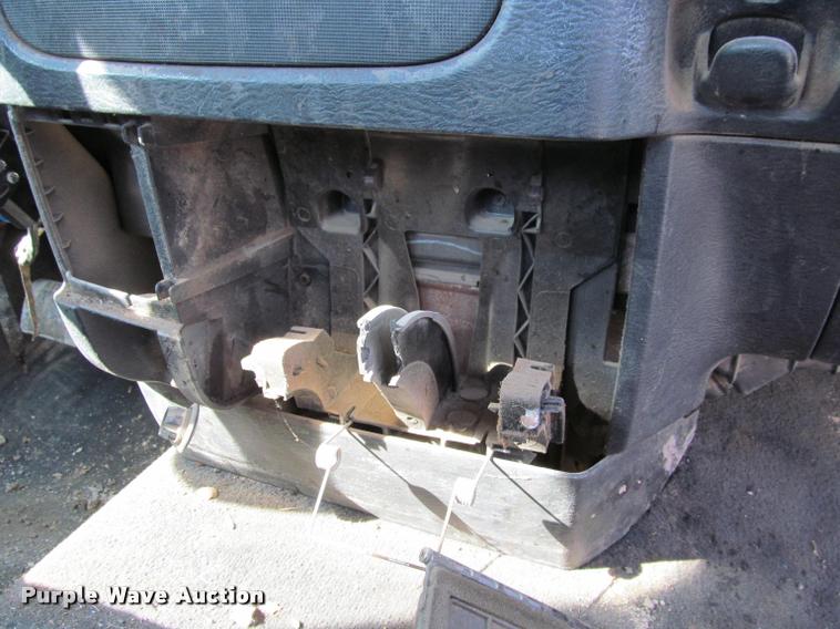 image for item J2597 2005 Dodge Ram 2500 Quad Cab flatbed pickup truck