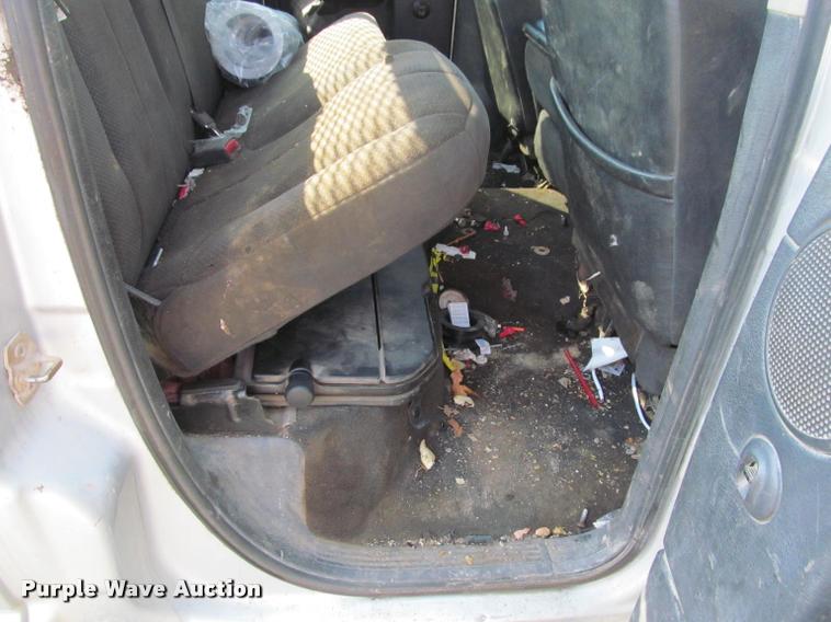 image for item J2597 2005 Dodge Ram 2500 Quad Cab flatbed pickup truck