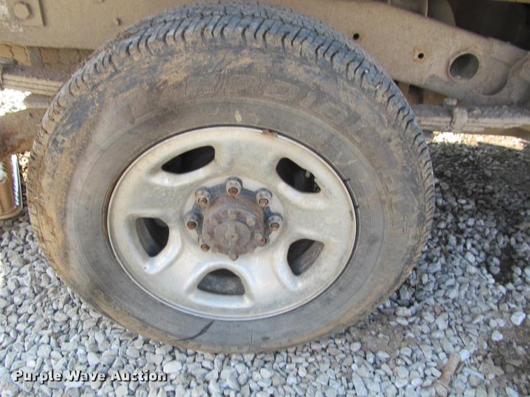 image for item J2597 2005 Dodge Ram 2500 Quad Cab flatbed pickup truck