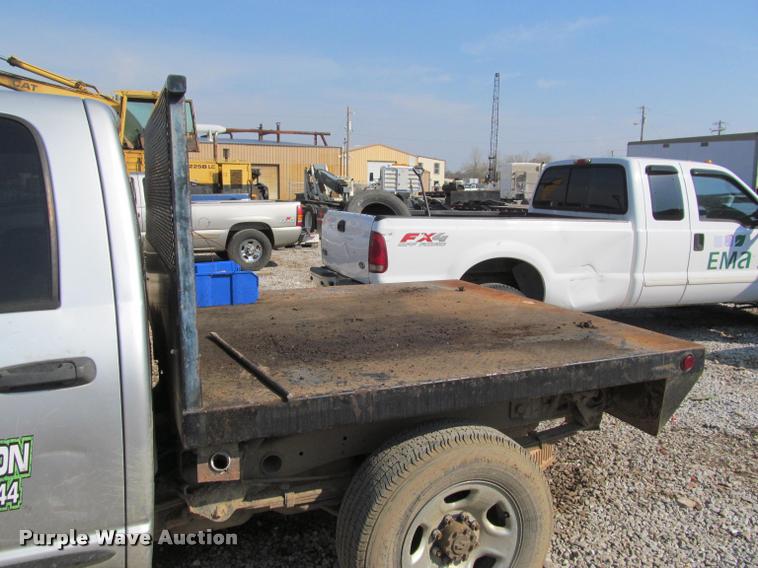 image for item J2597 2005 Dodge Ram 2500 Quad Cab flatbed pickup truck