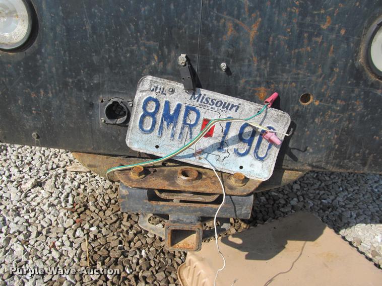 image for item J2597 2005 Dodge Ram 2500 Quad Cab flatbed pickup truck