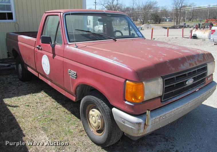 image for item J2603 1988 Ford F150 Custom pickup truck
