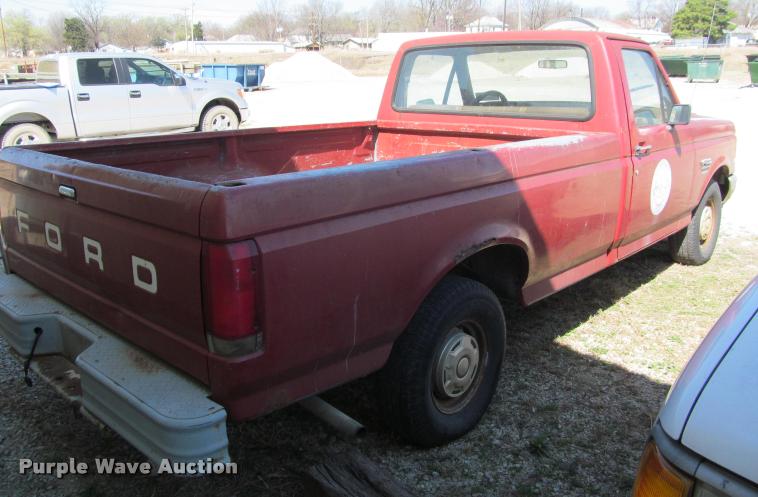 image for item J2603 1988 Ford F150 Custom pickup truck
