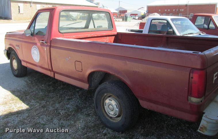 image for item J2603 1988 Ford F150 Custom pickup truck