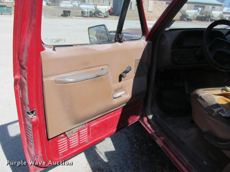 image for item J2603 1988 Ford F150 Custom pickup truck