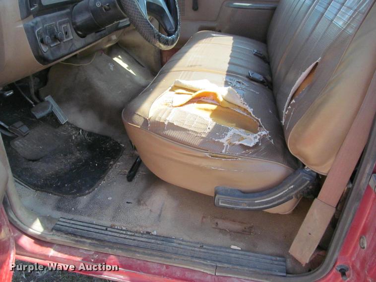 image for item J2603 1988 Ford F150 Custom pickup truck