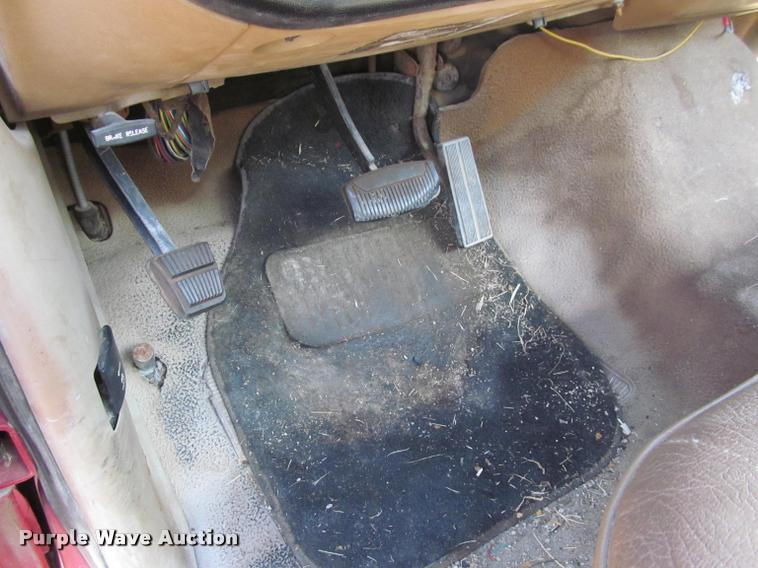 image for item J2603 1988 Ford F150 Custom pickup truck