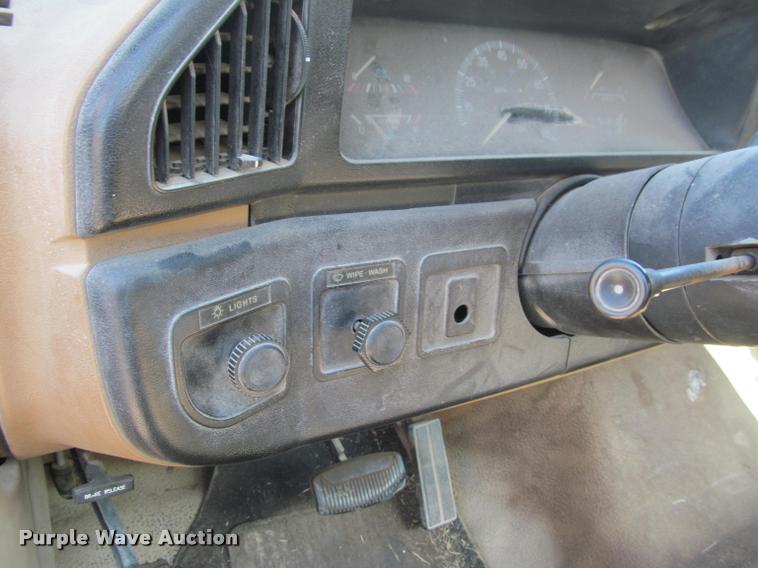 image for item J2603 1988 Ford F150 Custom pickup truck