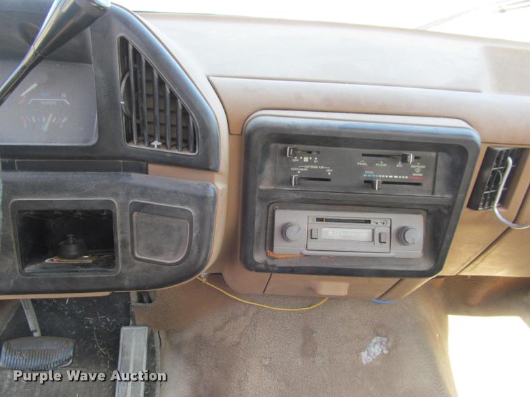 image for item J2603 1988 Ford F150 Custom pickup truck