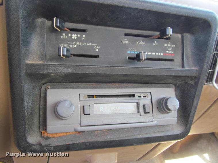 image for item J2603 1988 Ford F150 Custom pickup truck