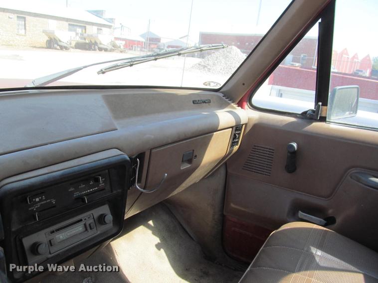 image for item J2603 1988 Ford F150 Custom pickup truck