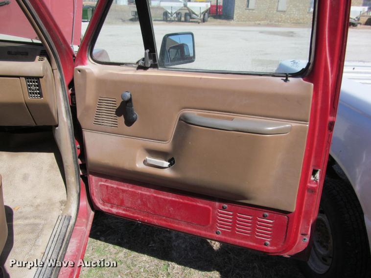 image for item J2603 1988 Ford F150 Custom pickup truck