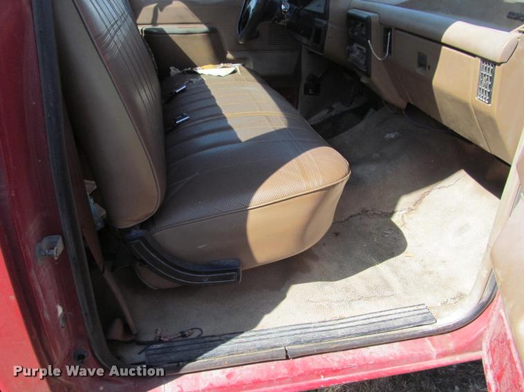 image for item J2603 1988 Ford F150 Custom pickup truck