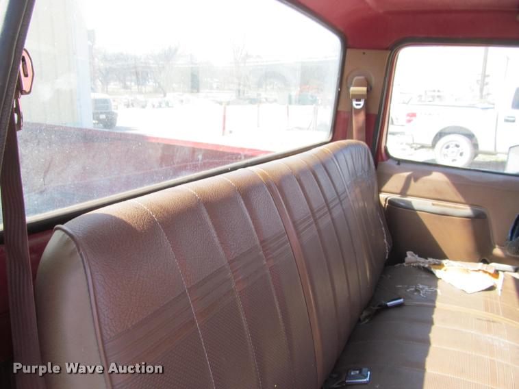 image for item J2603 1988 Ford F150 Custom pickup truck